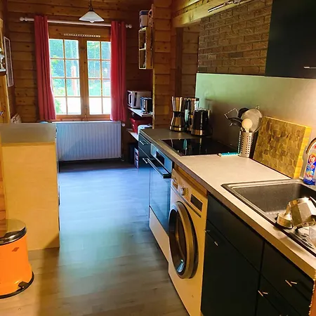 Kuscheliges Waldhaus Kaminknistern *