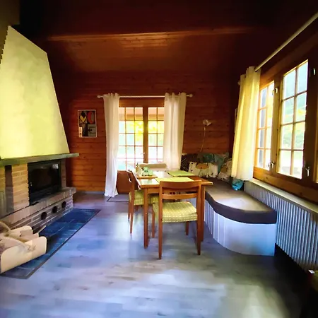 Kuscheliges Waldhaus Kaminknistern
