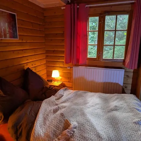 Kuscheliges Waldhaus Kaminknistern Сasa de vacaciones *